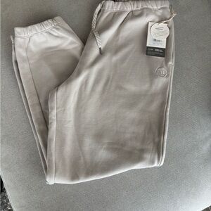 Vuori Women’s Gray Sedona Jogger Pants NWT Sz. S. Color Salt